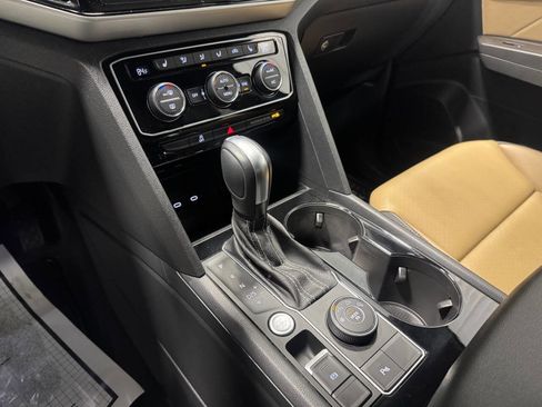 Used 2022 Volkswagen Atlas Cross Sport SE image 17