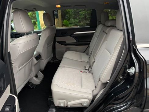 Used 2018 Toyota Highlander Plus AWD/4WD image 7