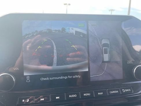Used 2025 Nissan Pathfinder Platinum FWD image 25