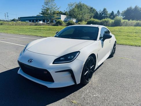 Used 2022 Toyota GR86 Premium w/ ALL Weather Mat Package (TMS) image 2