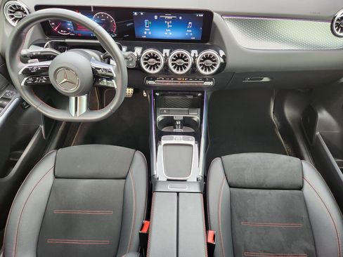 Used 2025 Mercedes-Benz GLA 250 4MATIC image 25