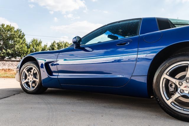 Used 2003 Chevrolet Corvette Coupe w/ Preferred Equipment Group RWD image 26