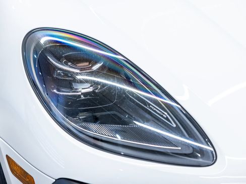 Used 2024 Porsche Macan AWD/4WD image 12
