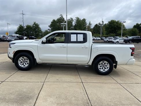 Used 2024 Nissan Frontier SV RWD image 7