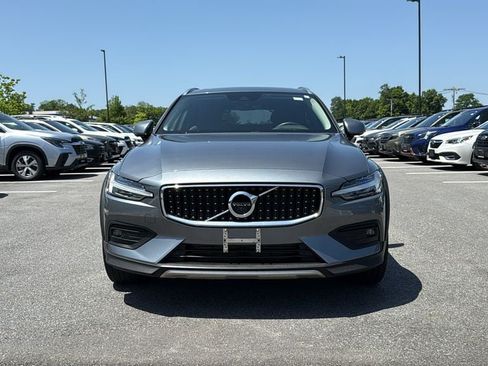 Used 2021 Volvo V60 T5 Cross Country w/ Advanced Package AWD/4WD image 2