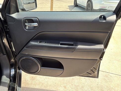 Used 2015 Jeep Patriot High Altitude FWD image 16