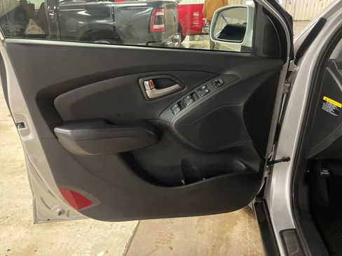 Used 2013 Hyundai Tucson Limited w/ Premium Pkg image 11