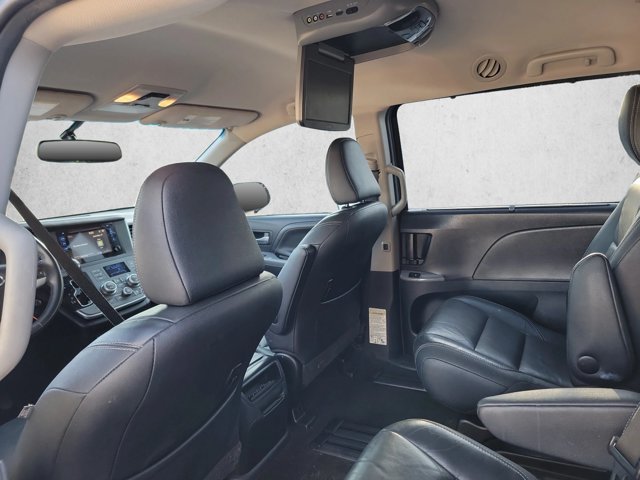 Used 2015 Toyota Sienna SE FWD image 18