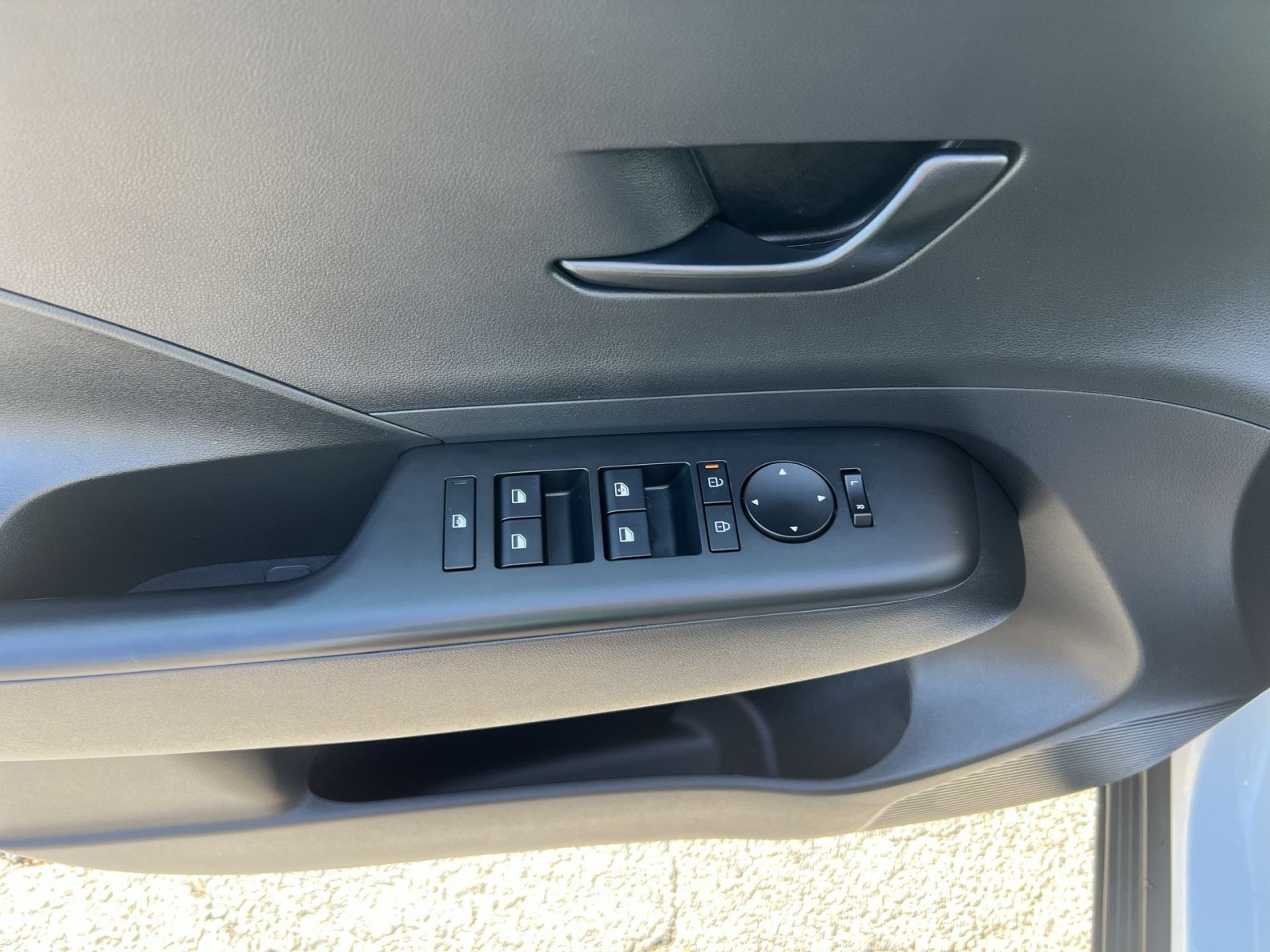 Used 2025 Hyundai Kona SEL FWD image 15