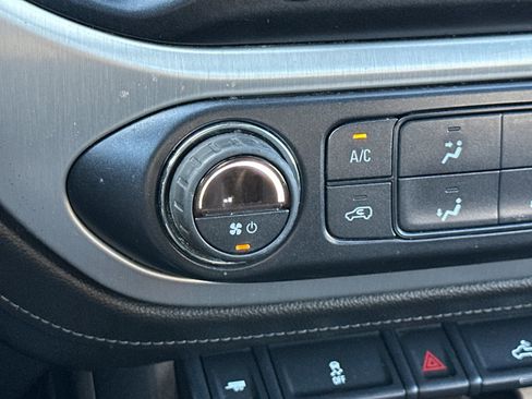 Used 2016 GMC Canyon SLT w/ Driver Alert Package image 28