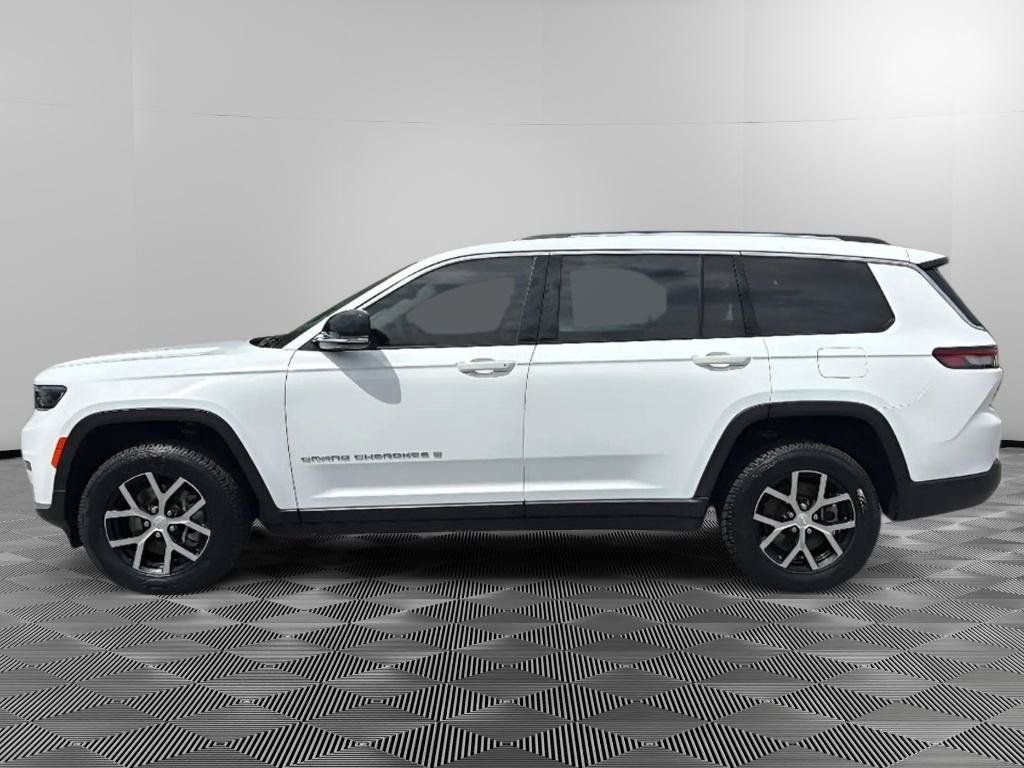 Used 2023 Jeep Grand Cherokee L Limited AWD/4WD image 5