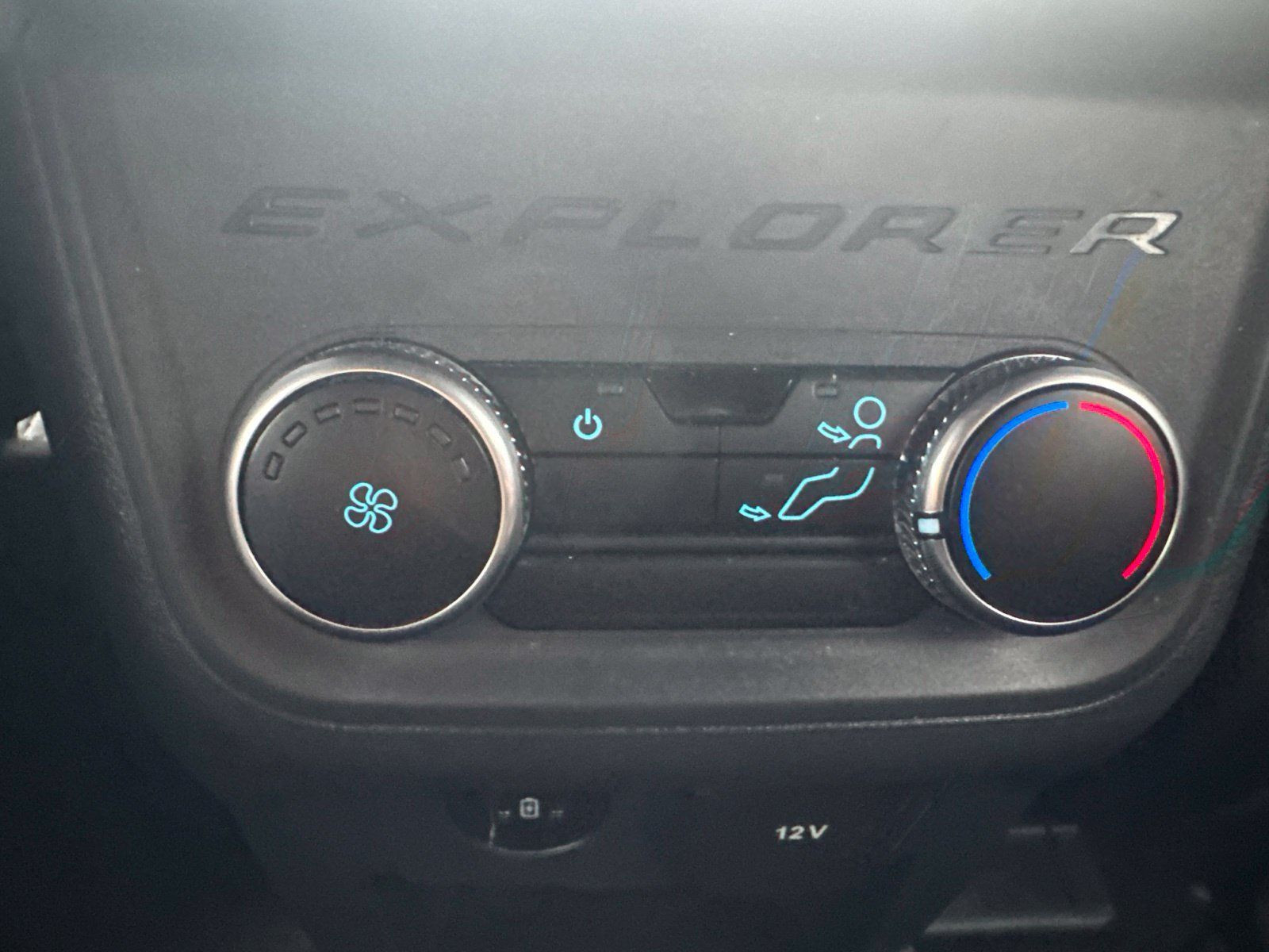 Used 2025 Ford Explorer ST-Line w/ ST-Line Street Pack AWD/4WD image 33