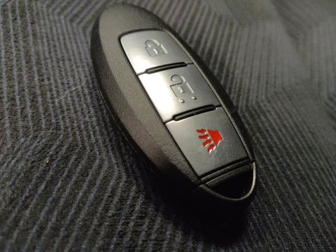 Used 2015 Nissan Rogue SV image 32