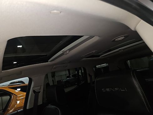 Used 2020 GMC Acadia Denali w/ Denali Ultimate Package image 22