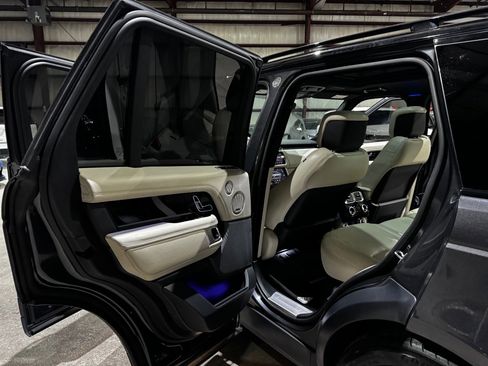 Used 2020 Land Rover Range Rover HSE image 16