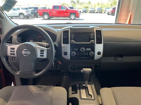 Used 2016 Nissan Frontier SV w/ SV Value Truck Package AWD/4WD image 11