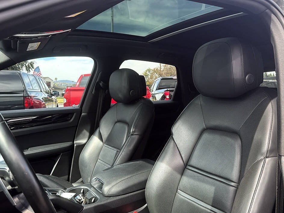 Used 2020 Porsche Cayenne w/ Premium Package AWD/4WD image 6