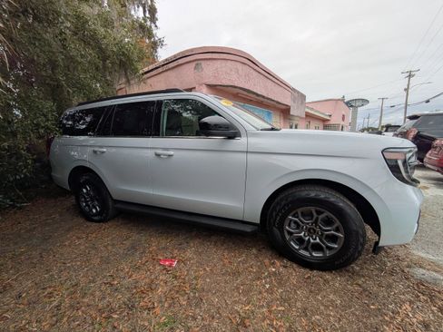 Certified 2025 Ford Expedition Active image 2