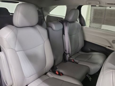 Certified 2021 Toyota Sienna XLE FWD image 15