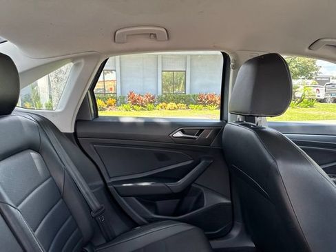 Used 2024 Volkswagen Jetta SE FWD image 15
