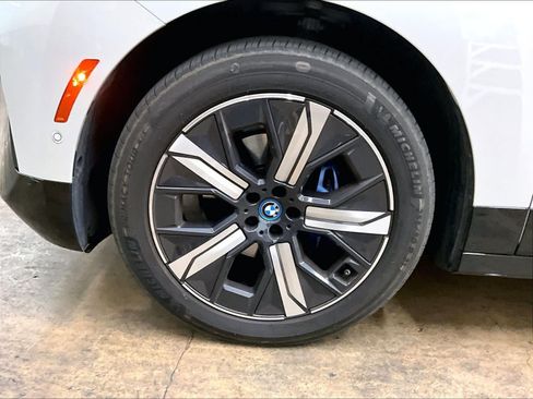 Used 2024 BMW iX xDrive50 w/ Sport Package AWD/4WD image 12