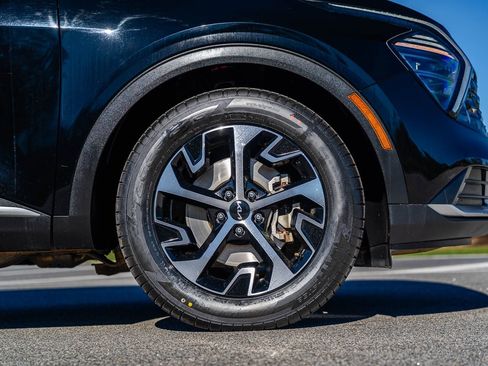 Used 2024 Kia Sportage EX image 8