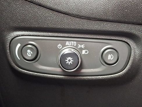 Used 2023 Chevrolet Equinox Premier FWD image 27