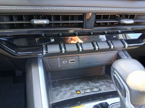 Used 2023 Chevrolet Colorado LT w/ LT Convenience Package III image 20