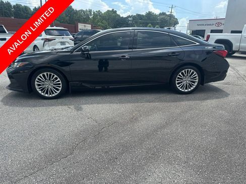 Certified 2019 Toyota Avalon Limited w/ Advanced Safety Package FWD image 4