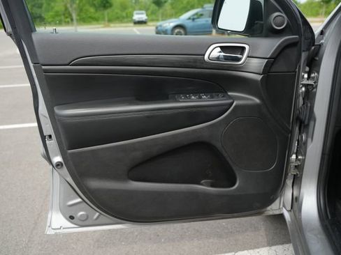 Used 2019 Jeep Grand Cherokee Altitude RWD image 15