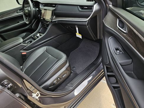 New 2026 Jeep Grand Cherokee L Limited RWD image 7