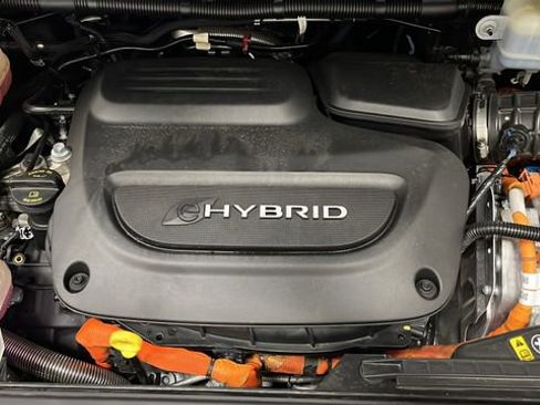 Used 2022 Chrysler Pacifica Touring-L image 28