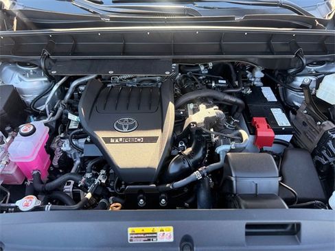 Used 2024 Toyota Highlander XLE image 25