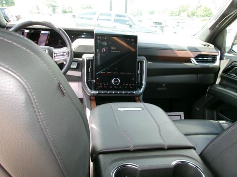Certified 2025 GMC Yukon Denali AWD/4WD image 16