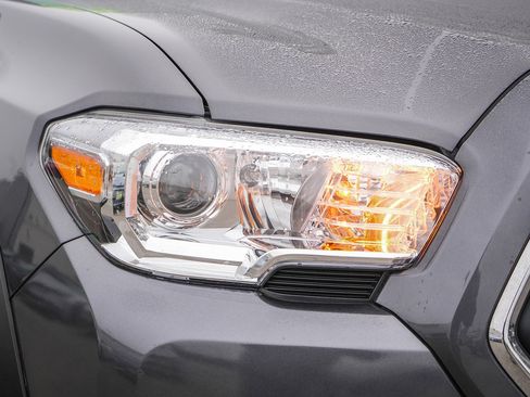 Used 2023 Toyota Tacoma SR5 w/ SX Package image 4