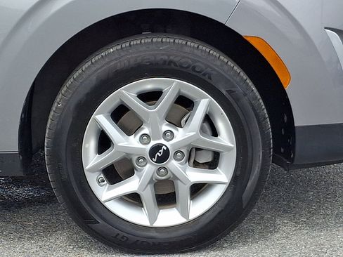 Certified 2025 Kia Soul LX w/ LX Technology Package FWD image 8