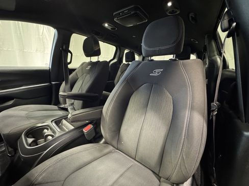 Used 2018 Chrysler Pacifica Touring Plus w/ S Appearance Package image 21