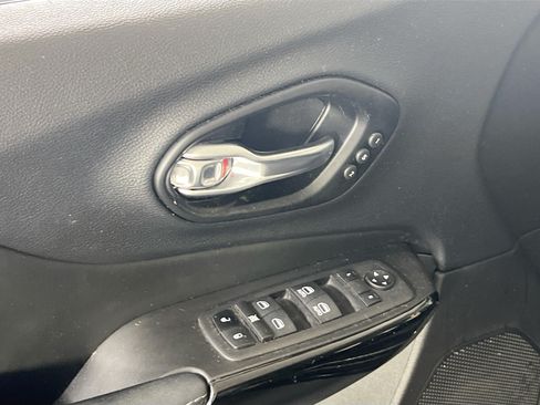 Used 2023 Jeep Cherokee Altitude Lux w/ Lux Elite Package AWD/4WD image 18
