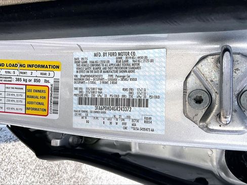 Used 2016 Ford Fusion SE w/ Equipment Group 202A image 31