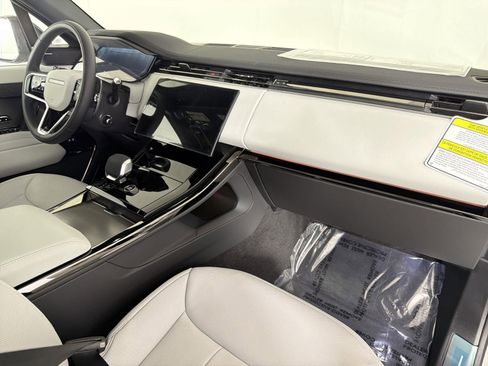 New 2026 Land Rover Range Rover Sport SE image 32