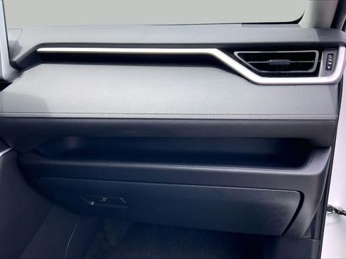 Used 2025 Toyota RAV4 XLE FWD image 18