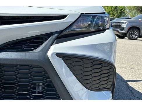 Used 2022 Toyota Camry SE image 12