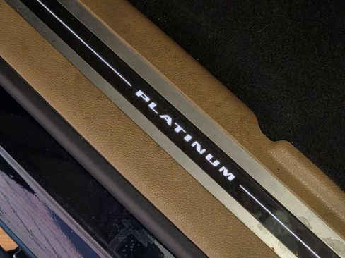 Used 2019 Cadillac Escalade ESV Platinum AWD/4WD image 16