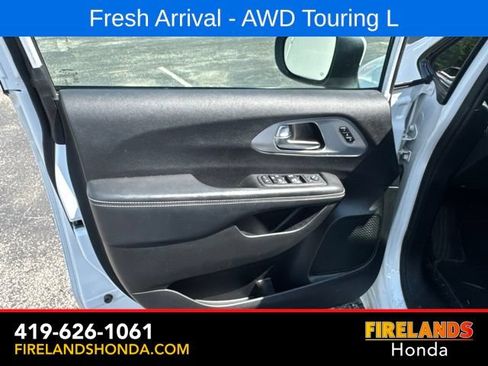 Used 2023 Chrysler Pacifica Touring-L w/ S Appearance Package AWD/4WD image 15