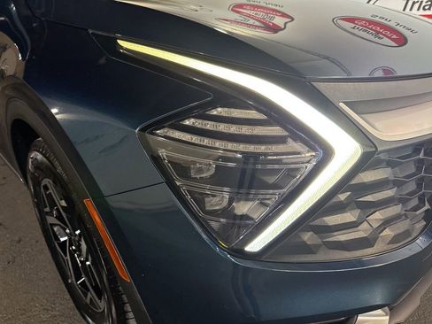 Used 2025 Kia Sportage LX image 10