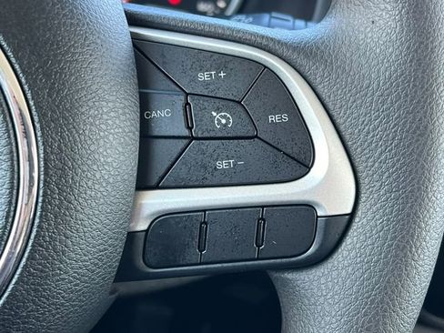 Used 2023 Jeep Renegade Latitude image 18