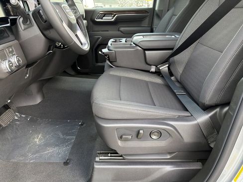 New 2026 GMC Sierra 1500 SLE image 15