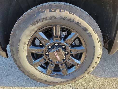 Used 2025 GMC Sierra 2500 AT4 w/ AT4 Premium Plus Package image 14