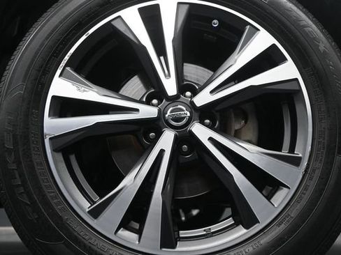 Used 2020 Nissan Rogue SV w/ Premium Package FWD image 9