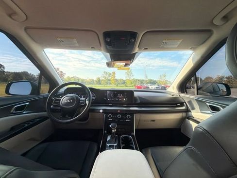 Used 2023 Kia Carnival LX FWD image 22